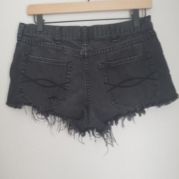 Abercrombie black high rise distressed shorts - Picture 3 of 8